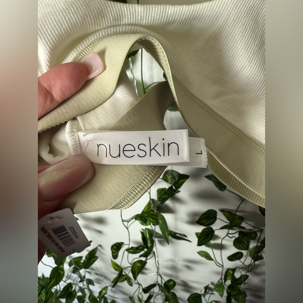 Nueskin Solid Pattern Bra - Picture 4 of 7